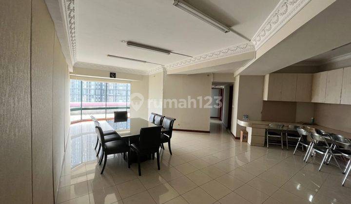 Kondo Taman Anggrek,146m,KT3+1,lantai rendah,best view Apartemen Taman Anggrek 2 Kamar Tidur Bagus Semi Furnished 1