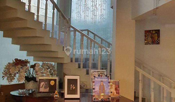 Rumah Luxury Hommy,terawat,taman Luas,recomended Rumah 2 Lantai Shm Bagus Timur Laut