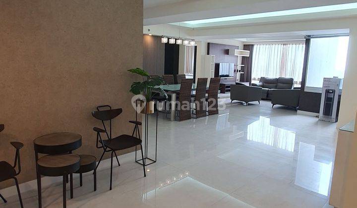 Kondo TA 176m,unit combined,hommy ,luxury Apartemen Taman Anggrek 3 Kamar Tidur Bagus Furnished