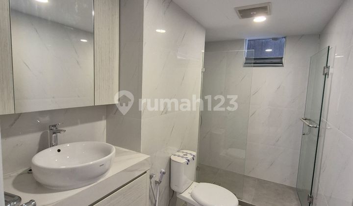 Taman Anggrek Tanjung Duren, Dijual Cepat , Bed 3+1, New, Semi. Apartemen 3 Kamar Tidur Semi Furnished