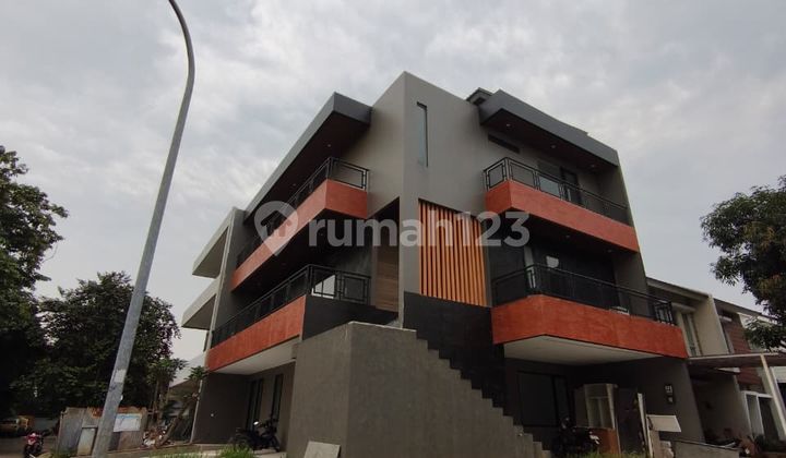 Rumah Brand New Private Lift Dekat Sport Club di Sutera Feronia Park - Alam Sutera 2