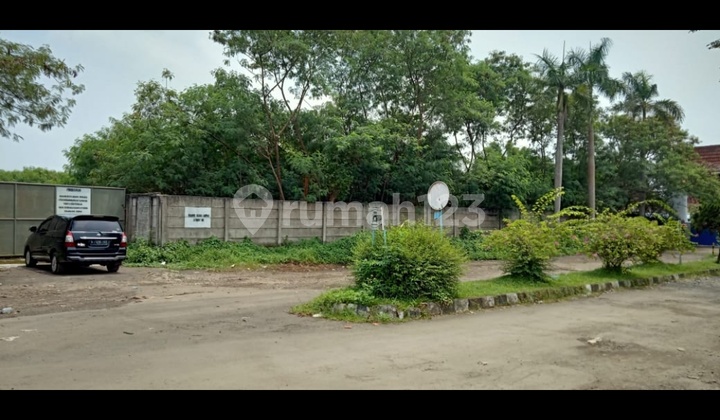 Tanah Ijin Industri Bisa Dilewati Truk Fuso Tronton Di Cikupa Tangerang