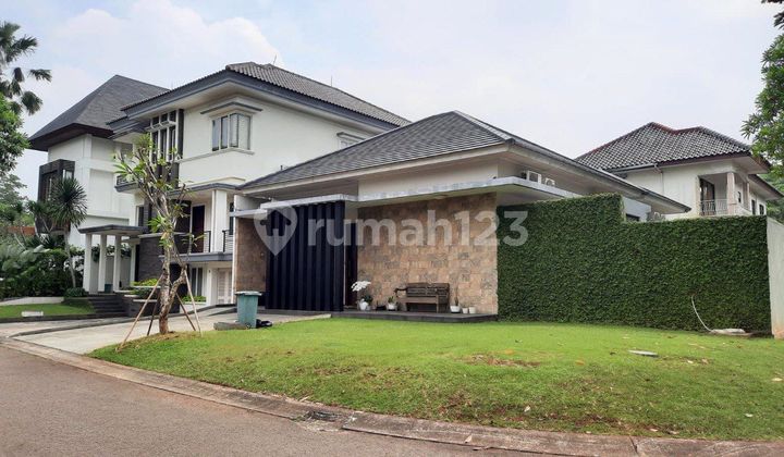 Luxury House with Swimming Pool in a Scenic Location in Karawaci 2