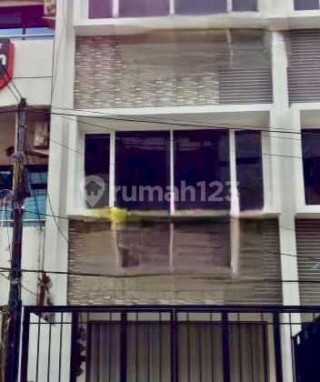 New 4-story shop house for rent on Gunung Sahari Street, Central Jakarta.
