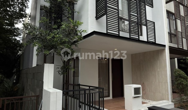 3-Story Corner House Full Interior Japan Digreenwich Whelford, BSD