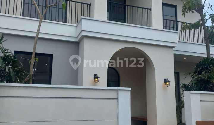 Semi-Furnished House Kencana Loka BSD Hook 2