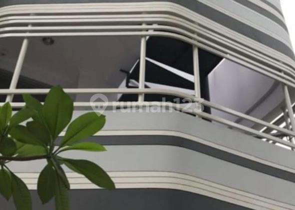 Kos-Kosan Anarta House BSD 3 Lantai Rapih