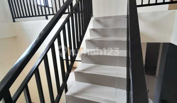 Renovated 3-Story House Kencana Loka BSD City 2