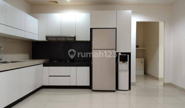 Pakubuwono Signature For Rent 4 Bedroom + 1 Study Room With Large Island Pantry And Separate Kitchen 2