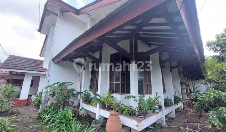 Rumah Hoek di Gegerkalong Bandung Utara 