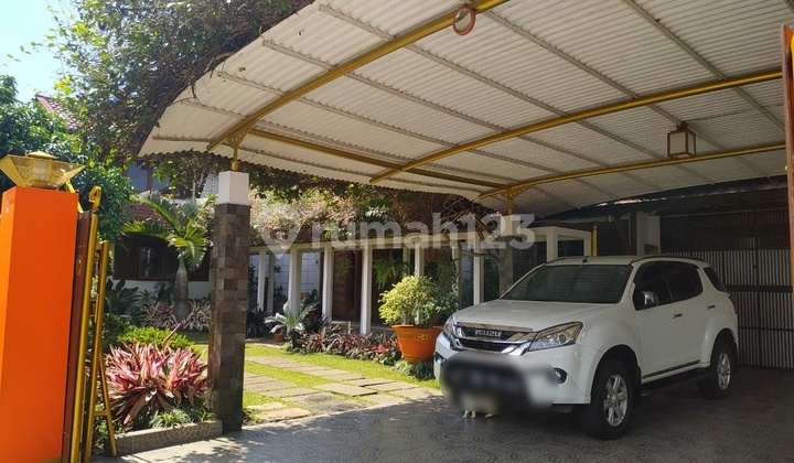 Rumah besar 2 Lantai sangat hommy dan asri di lokasi sarijadi