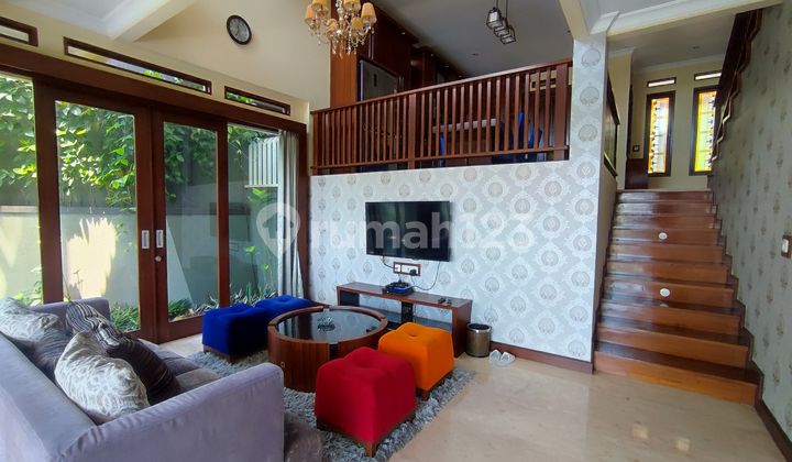 For sale: Luxurious fully furnished house ready to occupy, located in Cisatu, Ciumbuleuit. 2