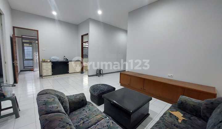For Quick Sale: Strategic House in Cicendo 2