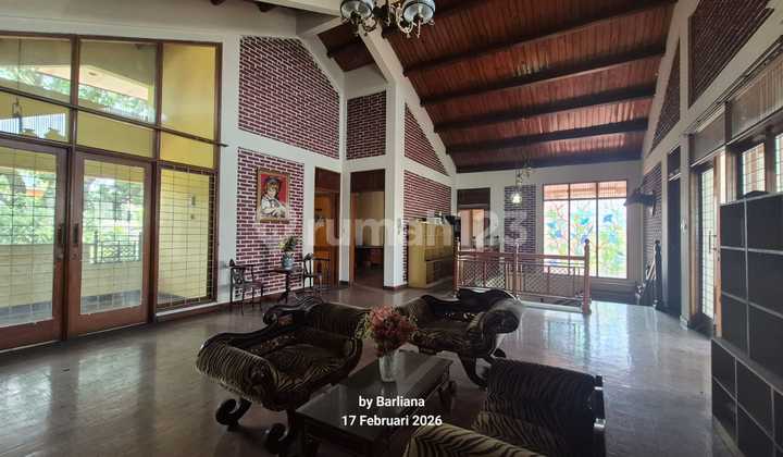 Di Jual Rumah Lama Terawat Nuansa Kayu Jati di Tubagus Ismail Di Jual Rumah Lama Terawat Nuansa Kayu Jati di Tubagus Ismail