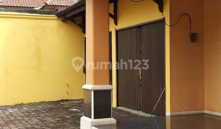 For Sale: House by Cigadung Raya Street, Suitable for Business/Office.