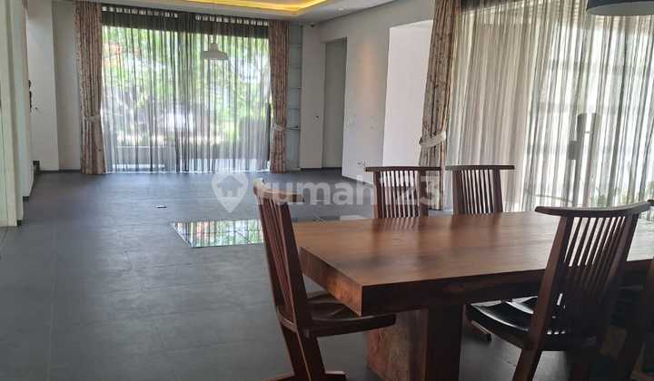 Rumah Mewah Hoek Dekat Mall dan Sport Club di Kota Wisata Cibubur
