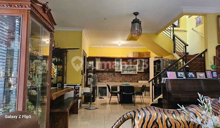 Rumah Klasik Dalam Cluster Yang Tenang Di Kota Wisata Cibubur 2