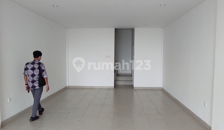 3-Storey Ruko with Spacious Parking, Tidy and Clean, Suitable for Large Office Warehouse, Ready to Use 2