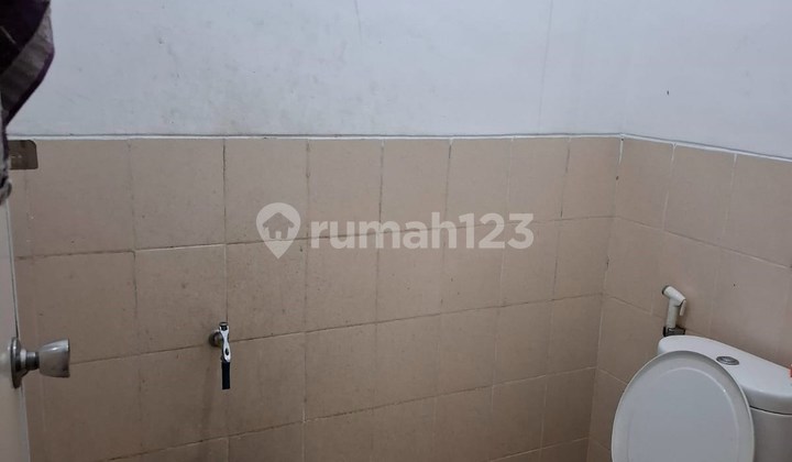 Ruko 2 Lantai Jababeka Cikarang Strategis Pinggir Jalan Pintu Kaca 2