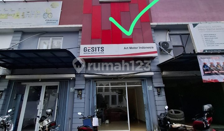 Ruko 2 Lantai Jababeka Cikarang Strategis Pinggir Jalan Pintu Kaca 1