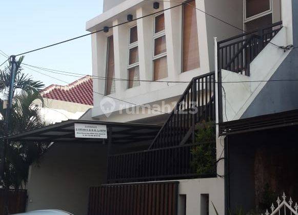 Turun harga dijual Rumah 3 Lantai Pejompongan 2