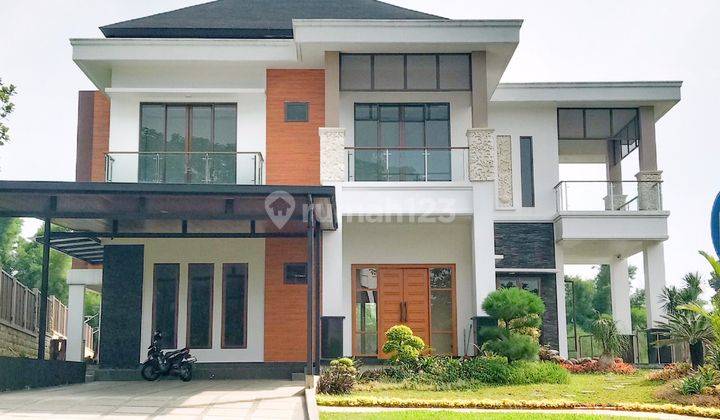 Rumah view pegunungan di jalan utama bukit golf hijau 2