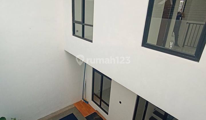 Rumah 2 lantai plus Swimming pool di taman Victoria Sentul city 2