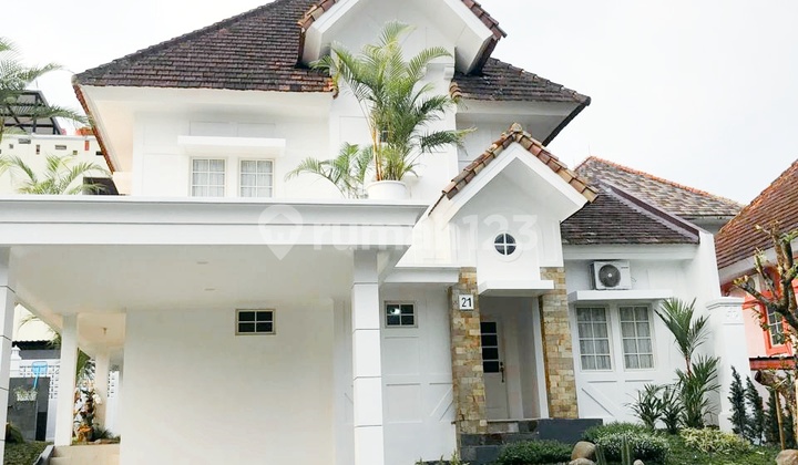 Rumah Villa Halaman Luas Plus Swimming Pool Dekat Aeon Mal Sentul