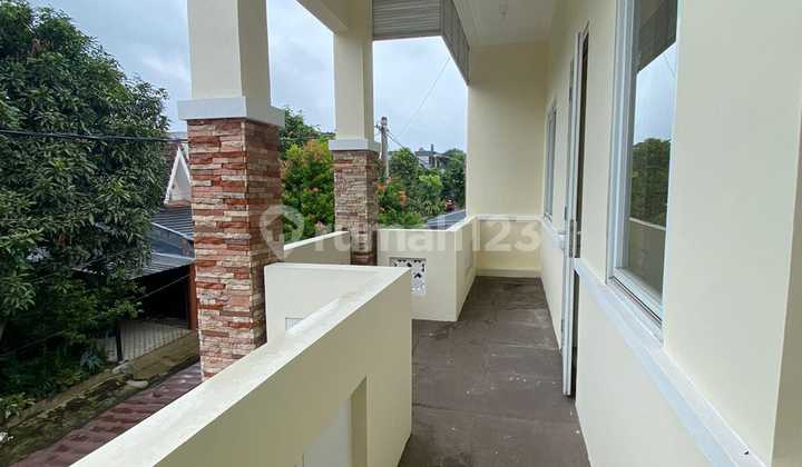 Strategic House Ready to Live In Many Rooms Suitable for Boarding Houses & Investment 2