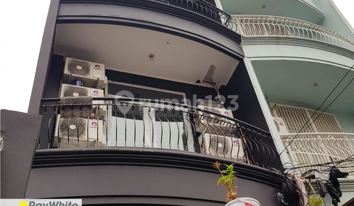 Dijual Kost-Kost-an 3 Lantai yang CUAN dengan okupansi FULL PENYEWA di-sekitar Tomang, Jakarta Barat