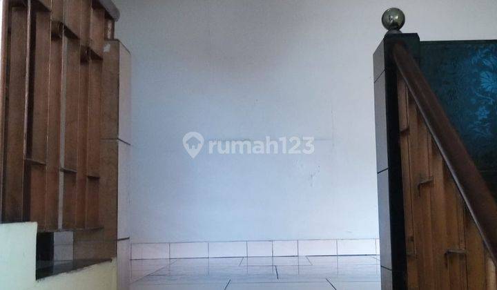 Rumah 2 Lantai Modern SHM di Legenda Wisata 2