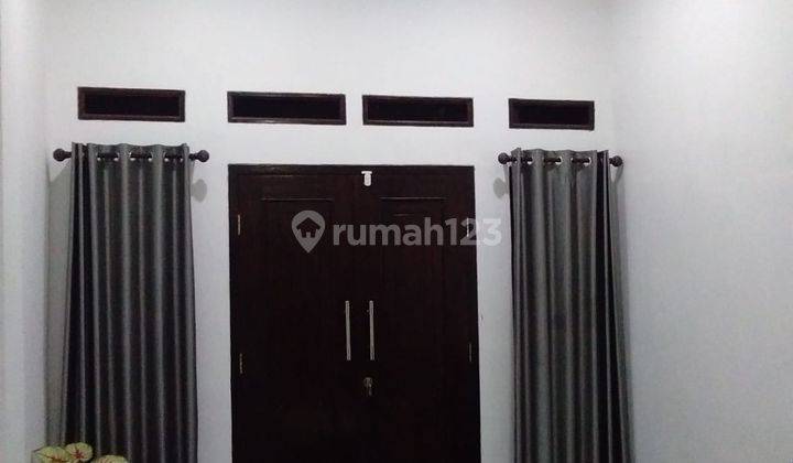 ruang tamu rumah minimalis siap huni di