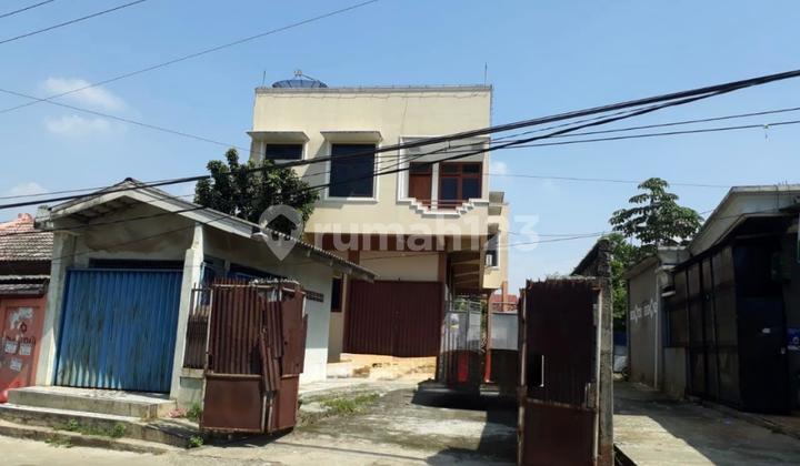 Shop House and House Can Be Used as Warehouse Has Rooftop Beside the Road