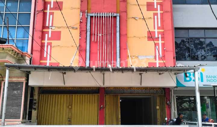 Roadside Cipondoh Row House Shop