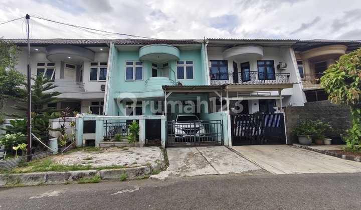 Rumah Taman Bunga di Kota Modern Rumah Taman Bunga di Kota Modern