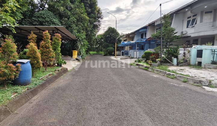 Flower Garden House in the Modern City 2