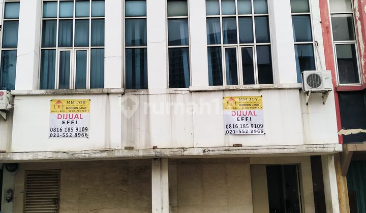 For Sale: Attached Shophouse in Modernland Complex 1