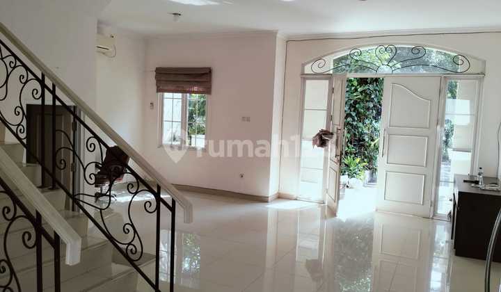 The Golf Residence Modernland Rental House