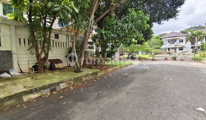 For Sale Strategic Golf Garden House in Modern City 2