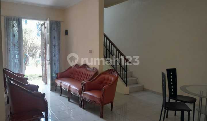 Minimalist Pikardie Cluster in Modern City Minimalist Pikardie Cluster in Modern City