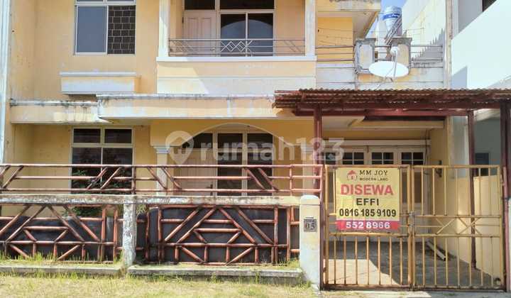 For Rent: Modern City Golf Garden House