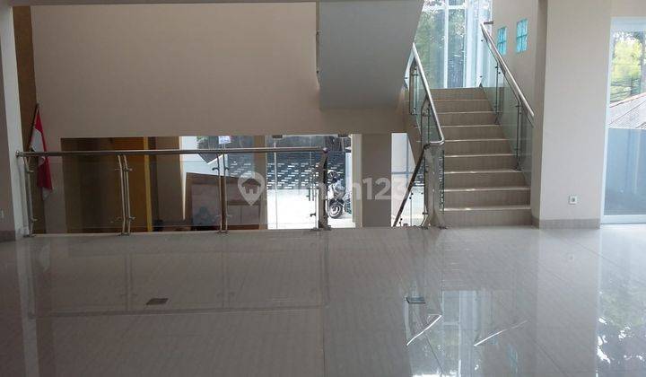 Commercial Place With Modern Style Ready for Rent suitable for Office (Price Negotiable) 2