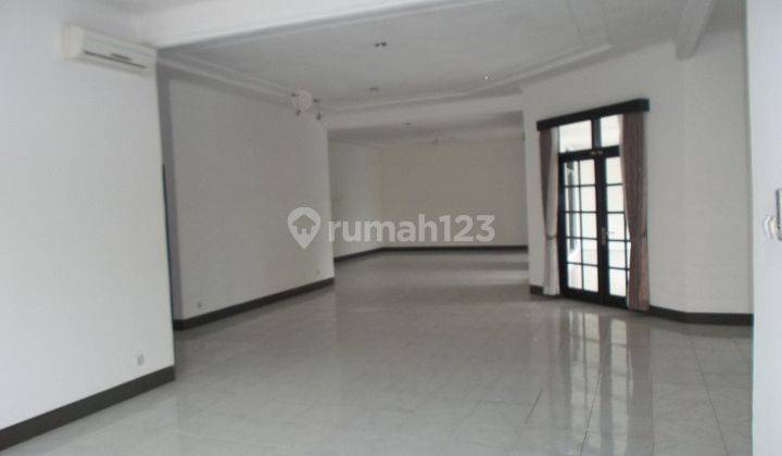 Beautiful house in the prime area of Kemang ready 2