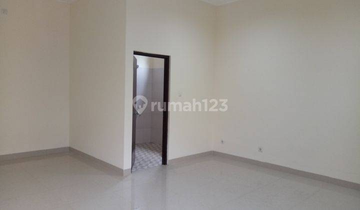 Luxury house in Menteng suitable for office. 2