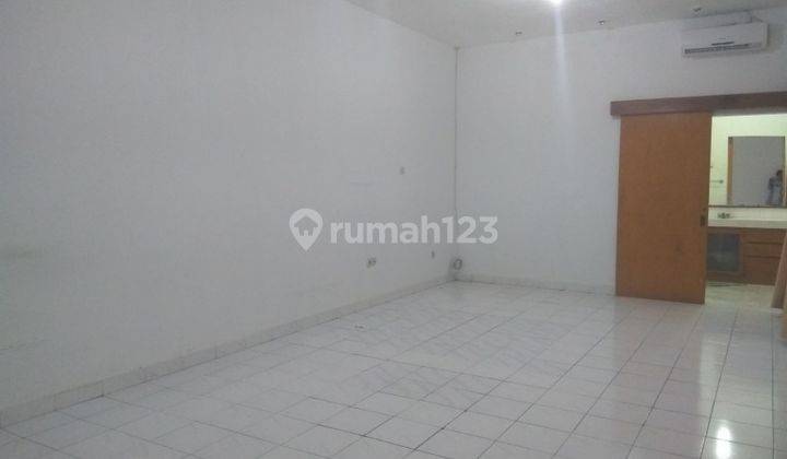 Good house in strategic location of central Jakarta  &#34;The price can be negotiable&#34; 2