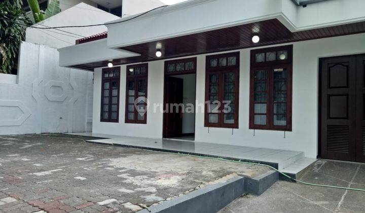 Comfortable house at Senopati area suitable for office 1