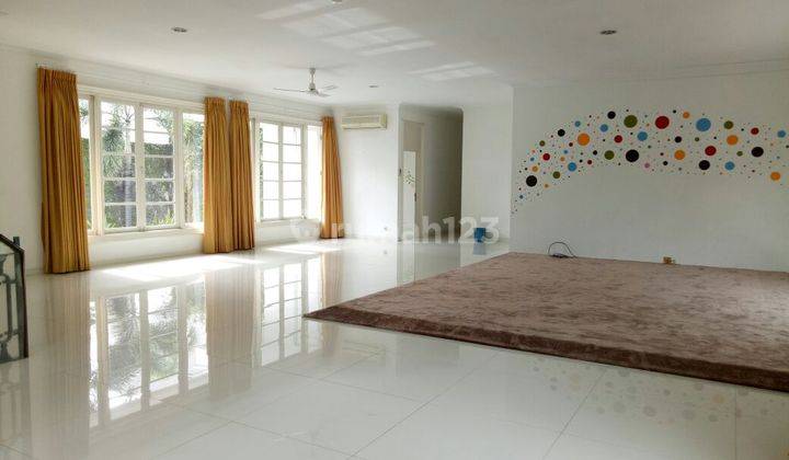 Bright, Modern and Quite House in Senayan Area. 2
