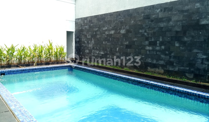 Luxury and huge house suitable for Expatriat ready for rent in area Permata Hijau 1