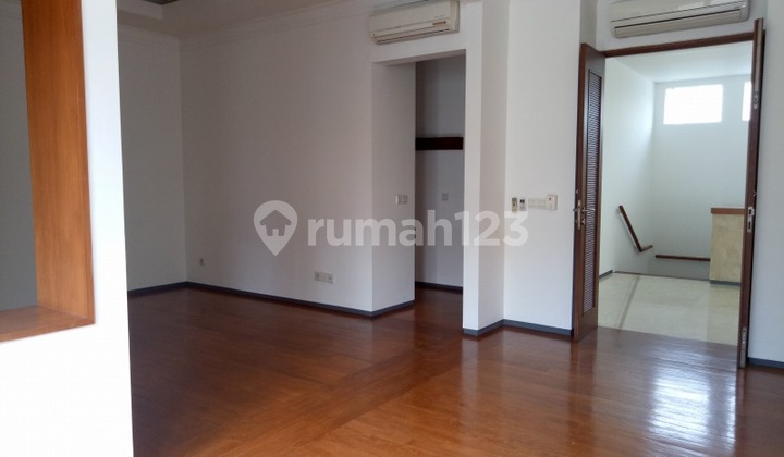 Bright, Modern and Quite House in Senopati Area 2