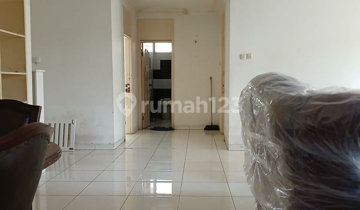 For Sale Old House Cempaka Putih Tengah 2 Floors with Swimming Pool 2